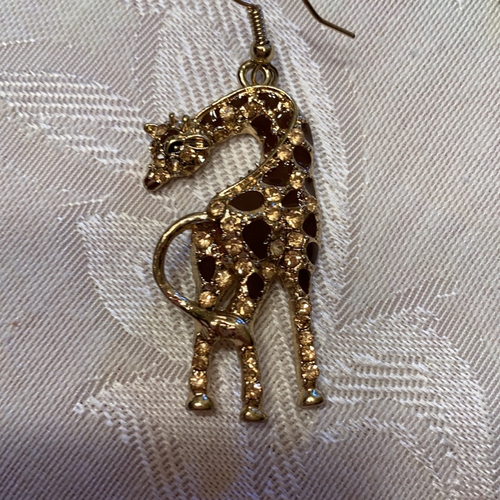 Giraffe earring. Aprx 2” drop - Picture 4 of 5
